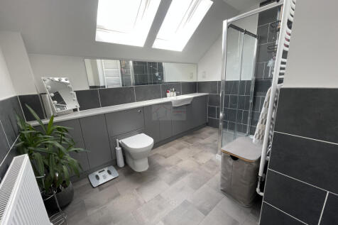 Ensuite b.JPG