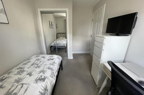 Bedoom 3b.JPG