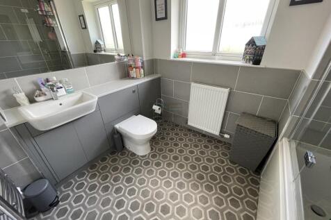 Family Bathroom a.JPG