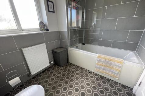 Family Bathroom b.JPG