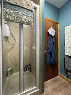 Shower Room b.JPG