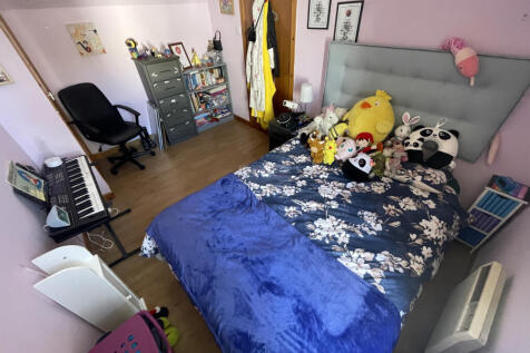 Bedroom 2b.JPG