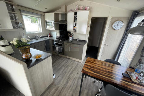 Kitchen b.JPG