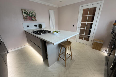 Kitchen b.JPG