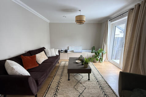 Lounge a.JPG
