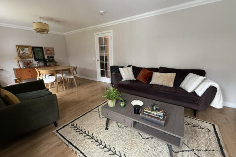 Lounge c.JPG