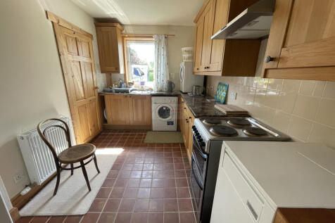 5 Kitchen a.JPG