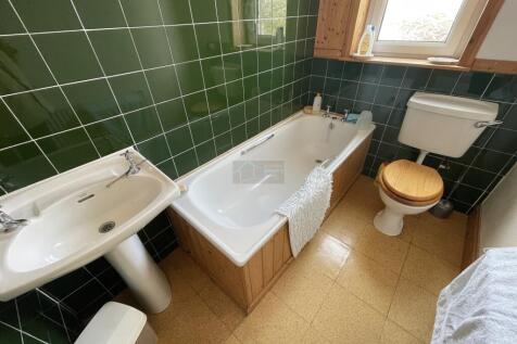 5 Bathroom.JPG