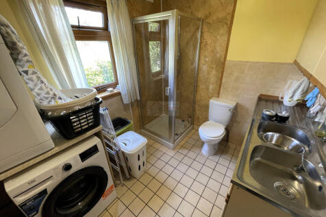 Shower Room.JPG