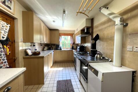 6 Kitchen a.JPG