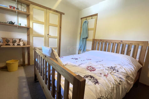 6 Bedroom 1b.JPG