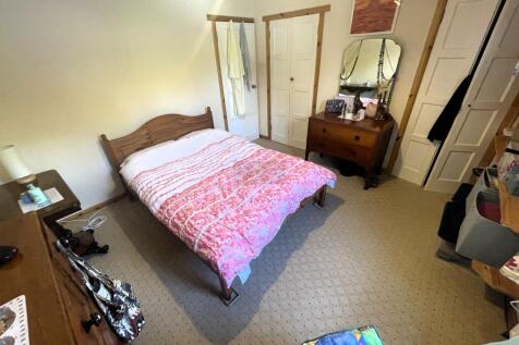 6 Bedroom 2b.JPG