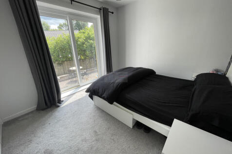 Bedroom 2b.JPG