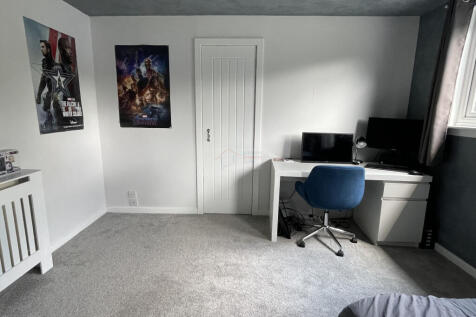 Bedroom 3b.JPG