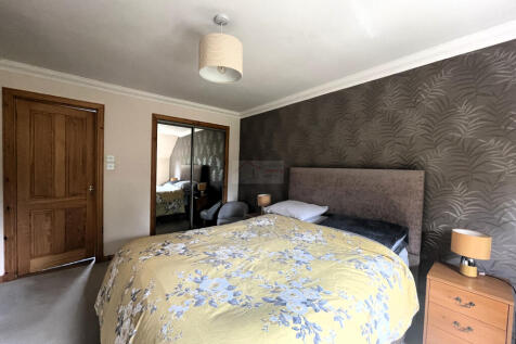 Bedroom 1b.JPG