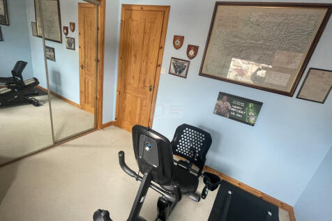 Bedroom 3b.JPG