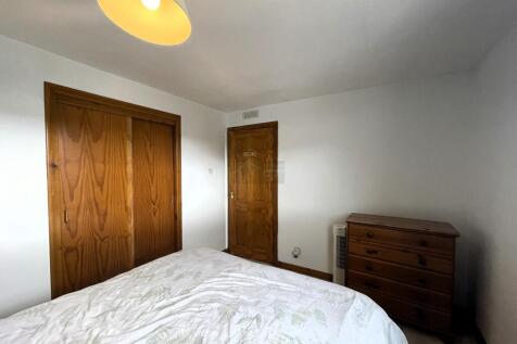 Bedroom 1b.JPG