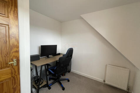 Bedroom 3a.JPG