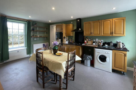 Kitchen b.JPG