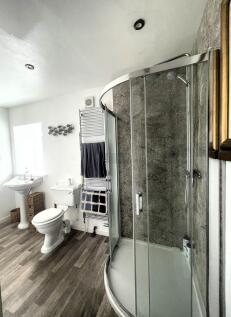 Shower Room.JPG