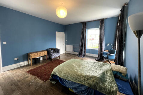Bedroom 1b.JPG