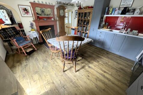 Kitchen a.JPG