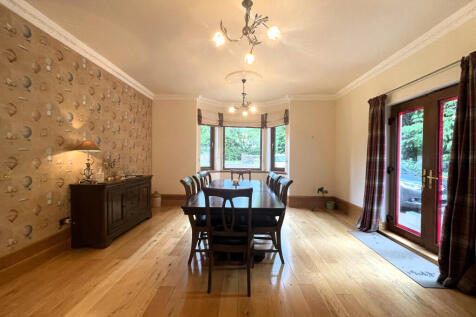 Dining Room a.JPG
