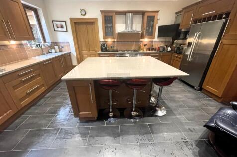 Kitchen b.JPG