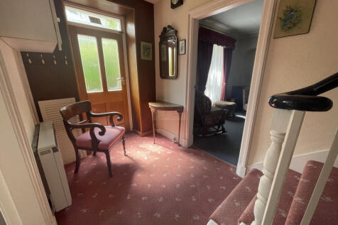 Entrance hallway b.JPG