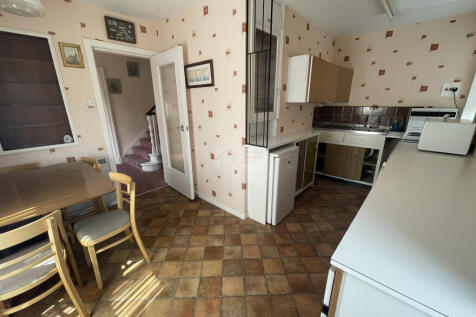 Kitchen a.JPG