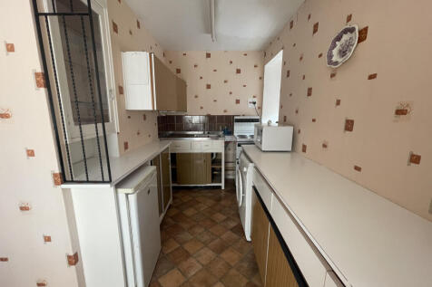 Kitchen b.JPG
