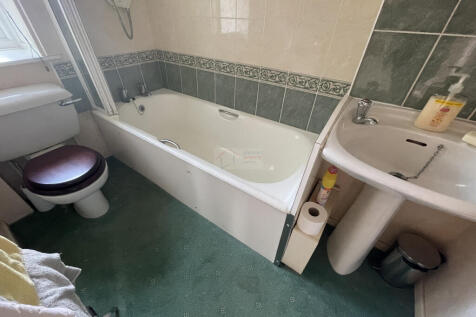 Bathroom.JPG