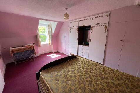 Bedroom 1b.JPG