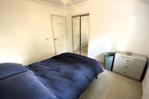 Bedroom 1b.JPG
