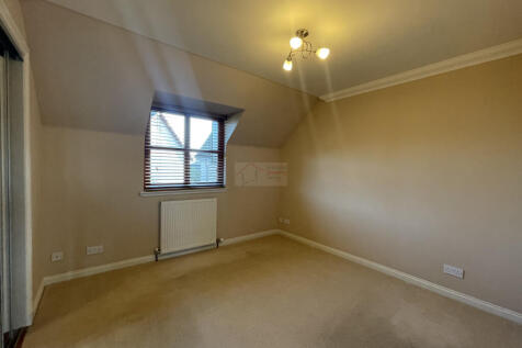 Master Bedroom a.JPG
