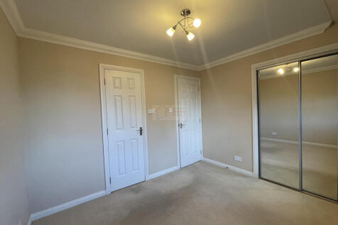 Master Bedroom b.JPG