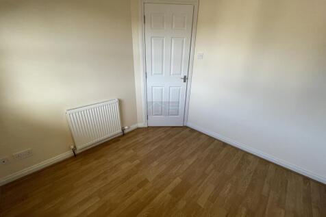 Bedroom 4b.JPG
