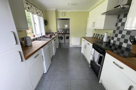 Kitchen b.JPG
