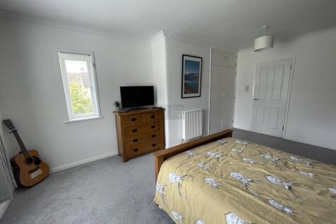 Bedroom 1b.JPG