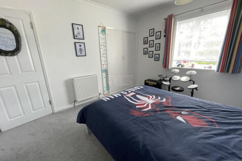 Bedroom 2b.JPG