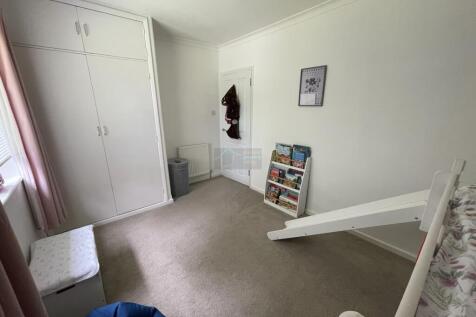 Bedroom 3b.JPG