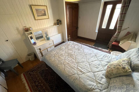Bedroom b.JPG