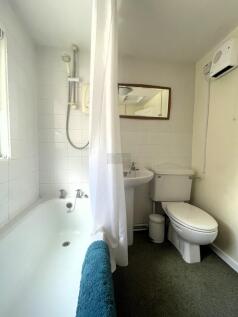 Bathroom a.JPG