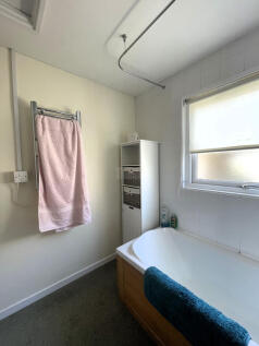Bathroom b.JPG