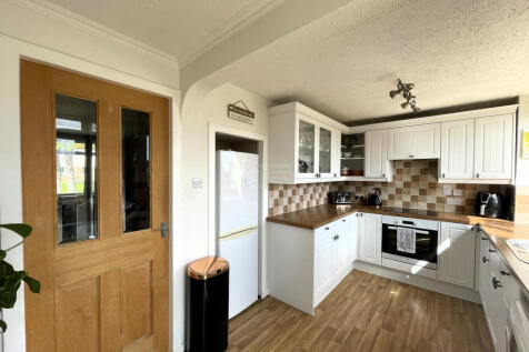 Kitchen b.JPG