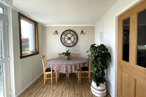 Dining Room.JPG