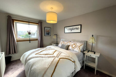 Bedroom 1a.JPG