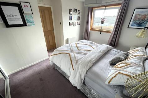 Bedroom 1b.JPG