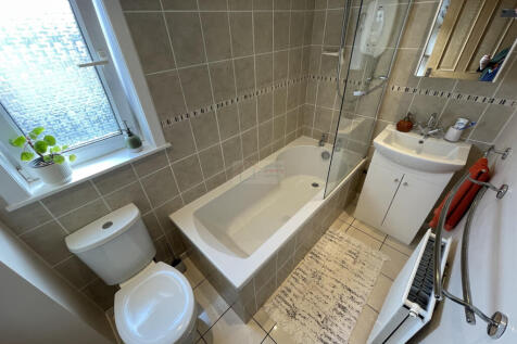 Bathroom.JPG
