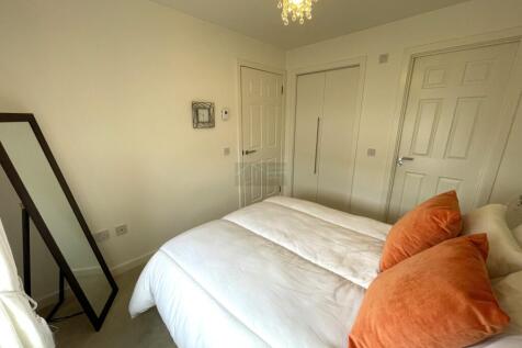 Bedroom 1b.JPG